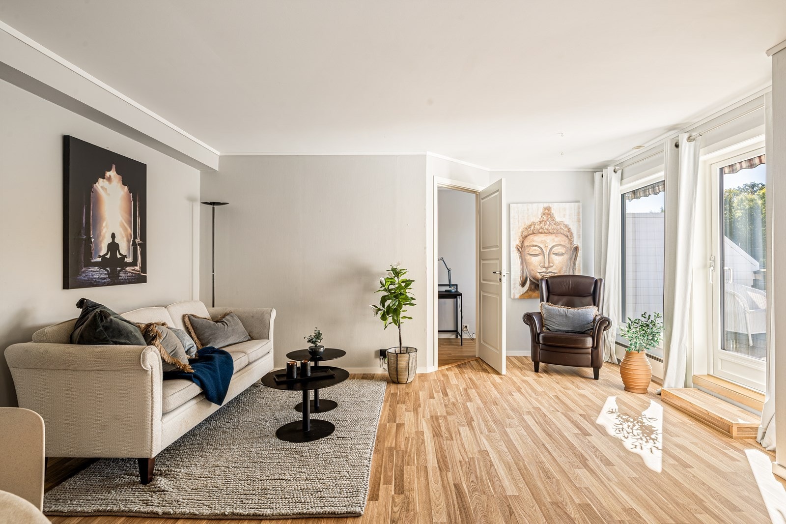 Utgang til balkong og det minste soverommet i bildet Galleribilde