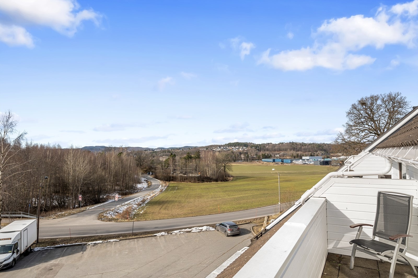 Fint utsyn over nærområdet fra terrassen. Galleribilde