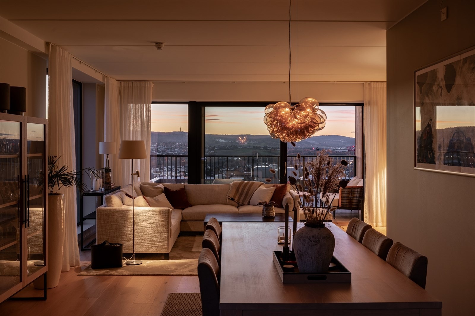 Eksepsjonell 4-roms penthouseleilighet i Meierikvartalet I 17.etg med vidstrakt utsikt. Galleribilde