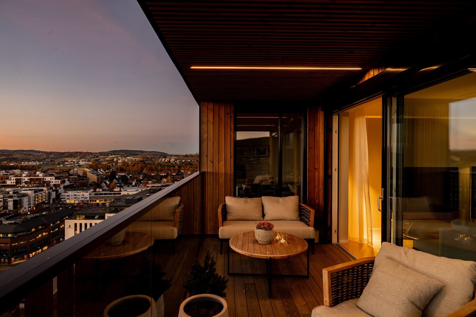 Fra denne balkongen kan du nyte lange solnedganger. Galleribilde