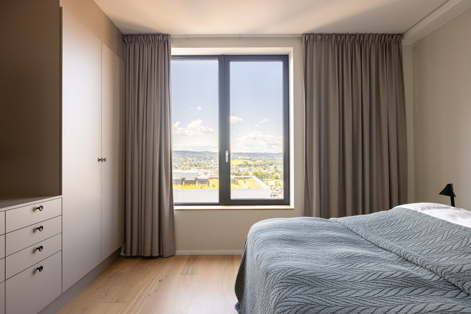 Leiligheten har tre soverom hvorav alle rommene er av god størrelse. Galleribilde