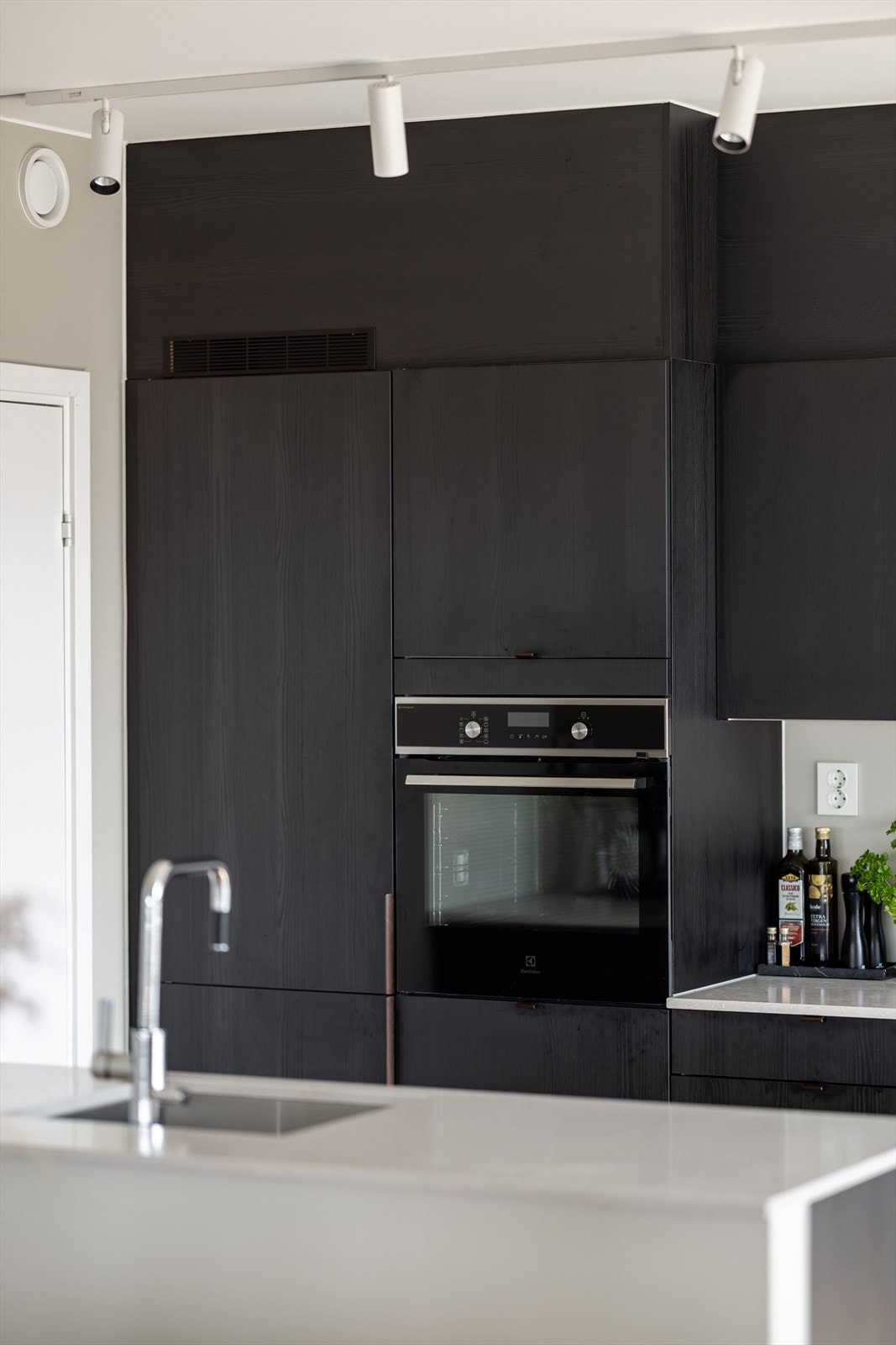 Leiligheten har Comfort Bridge-system med app for overvåking og styring av varmeforbruk. Galleribilde