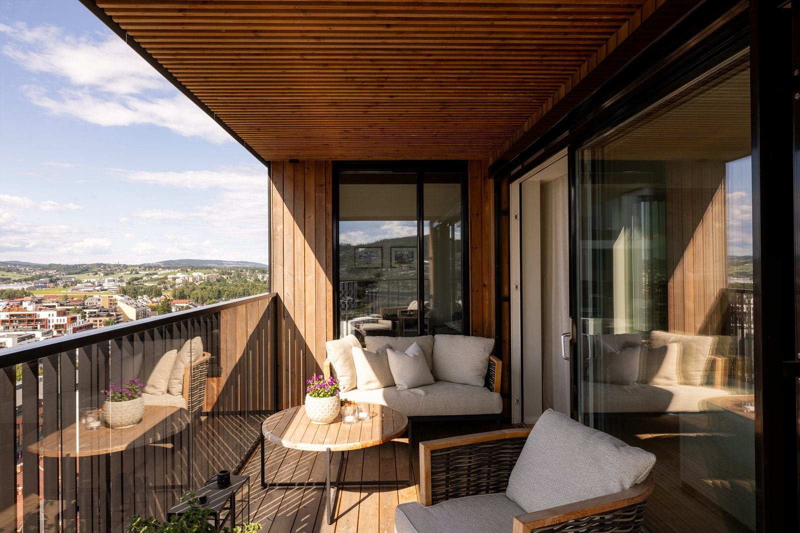 Fra stuen har du utgang til en ca. 12 kvm vestvendt balkong. Galleribilde