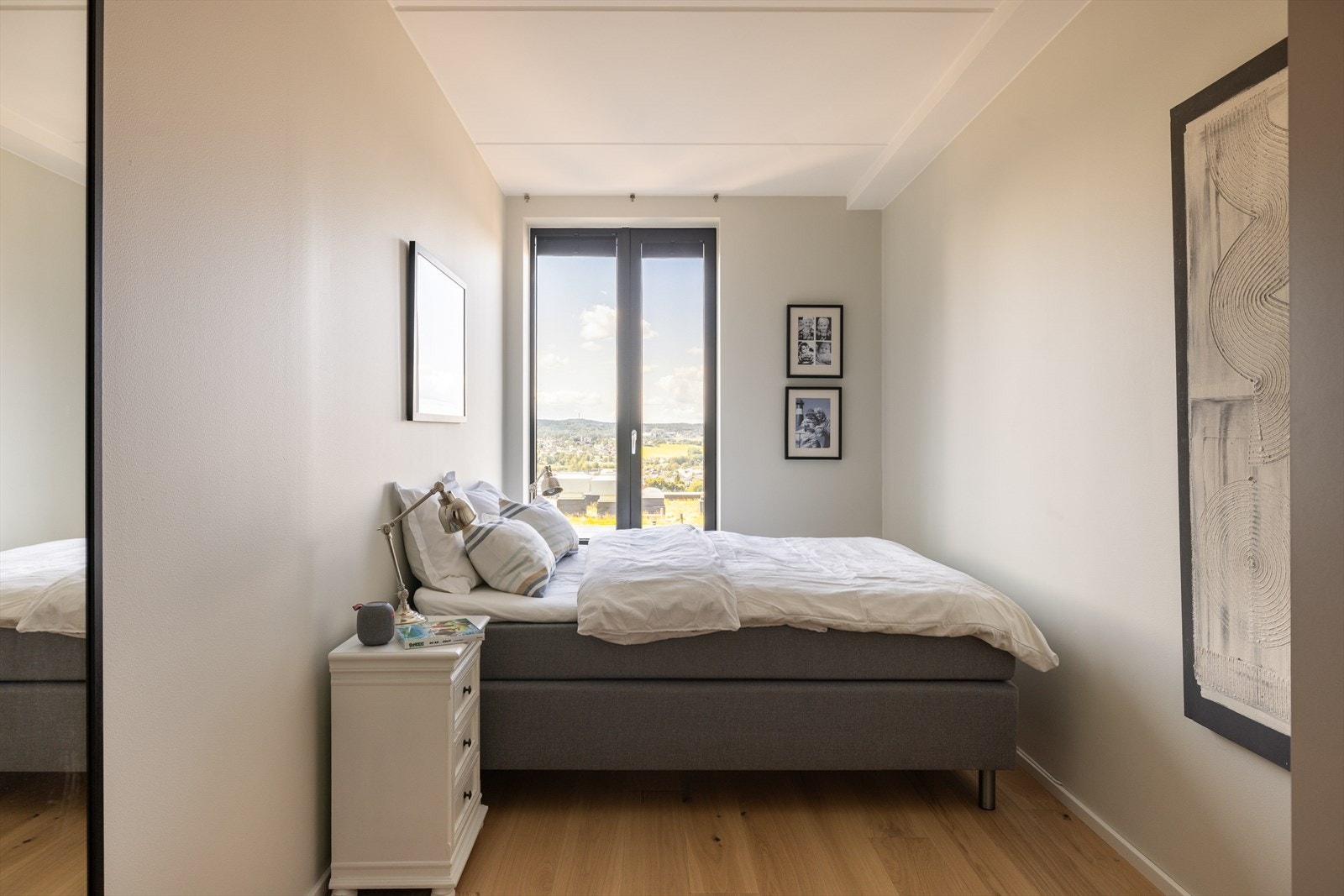 Boligens andre soverom er også av god størrelse. Galleribilde