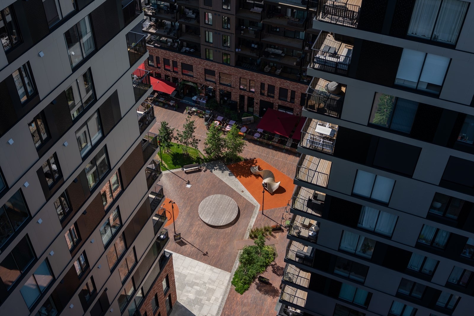 Her finner du et pulserende bygulv med butikker og servicetilbud. Galleribilde