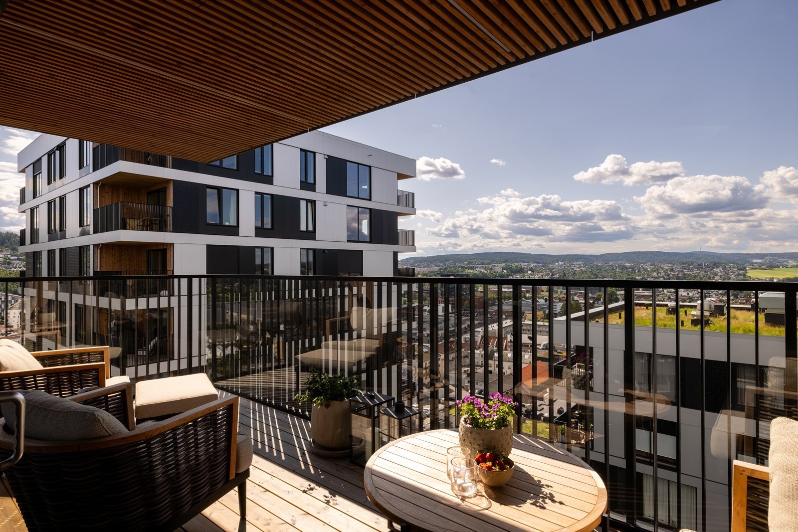 Selger opplyser om gode solforhold. Galleribilde