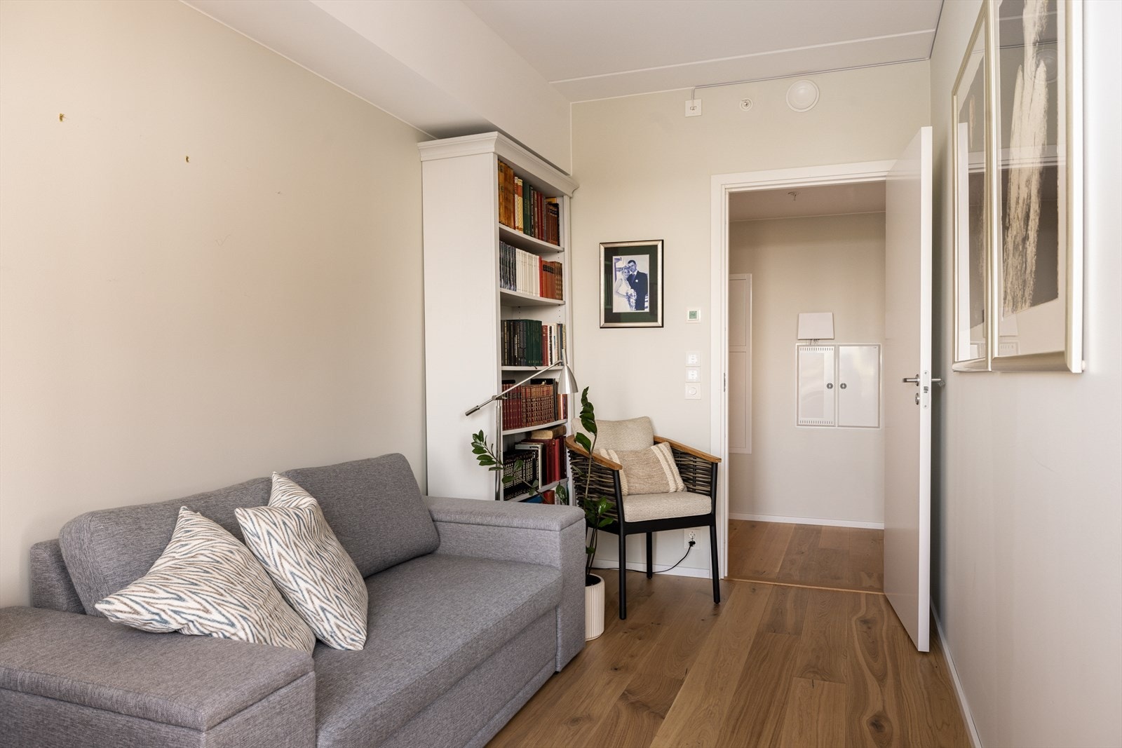 Dette rommet er også av god størrelse med plass til garderobeskap og annet ønsket møblement. Galleribilde