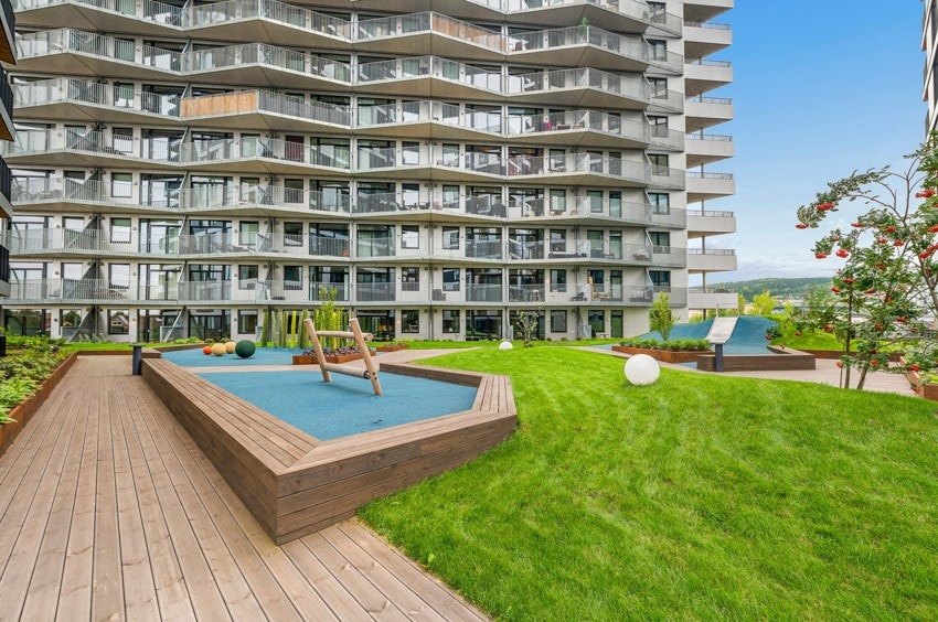 Fra byggets tredje etasje er det utgang til takhage Galleribilde