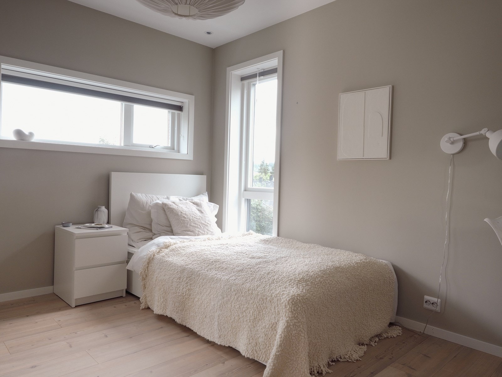 Soverommene har plass til både seng, tilpasset garderobeløsning og eventuelle andre ønskede småmøbler. Galleribilde