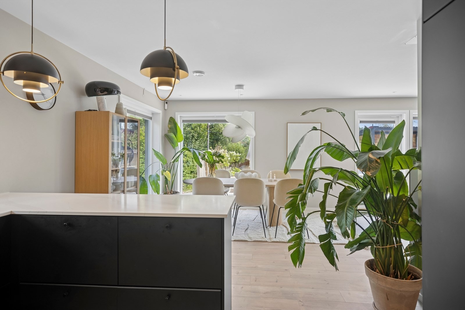 Smarthus; styrer lys, varme, ventilasjon og ytterdøren via smarthus-app. Galleribilde