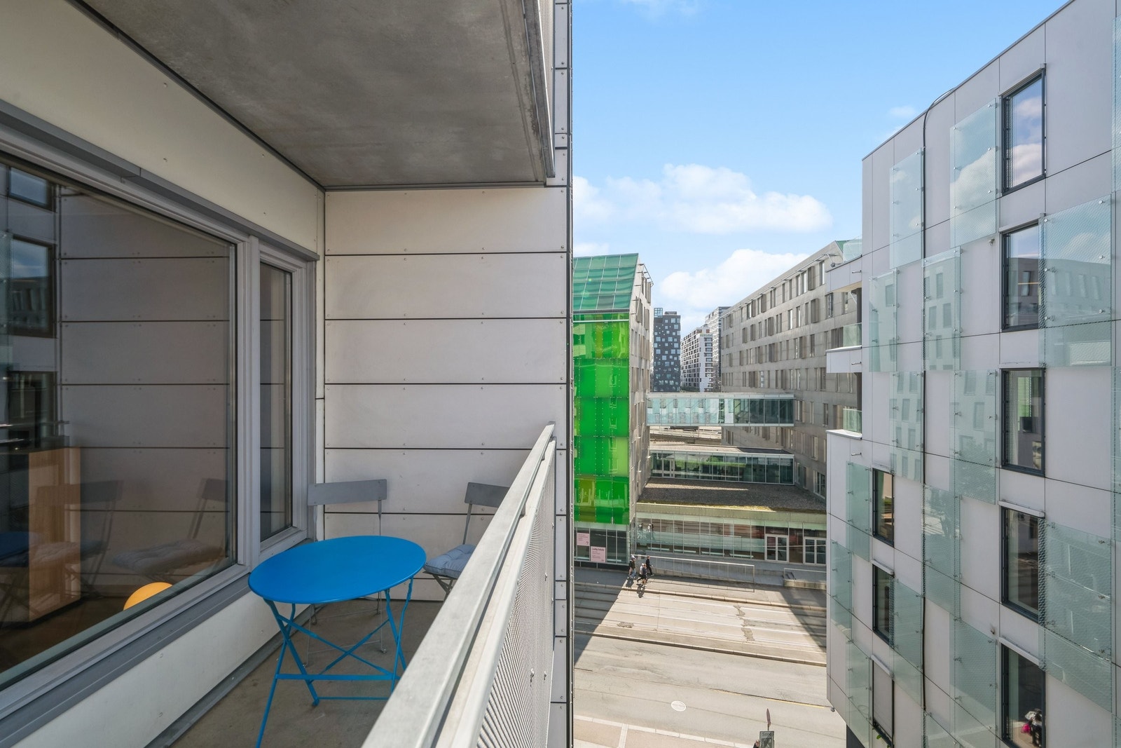 Utsikt fra balkongen mot Bjørvika. Galleribilde