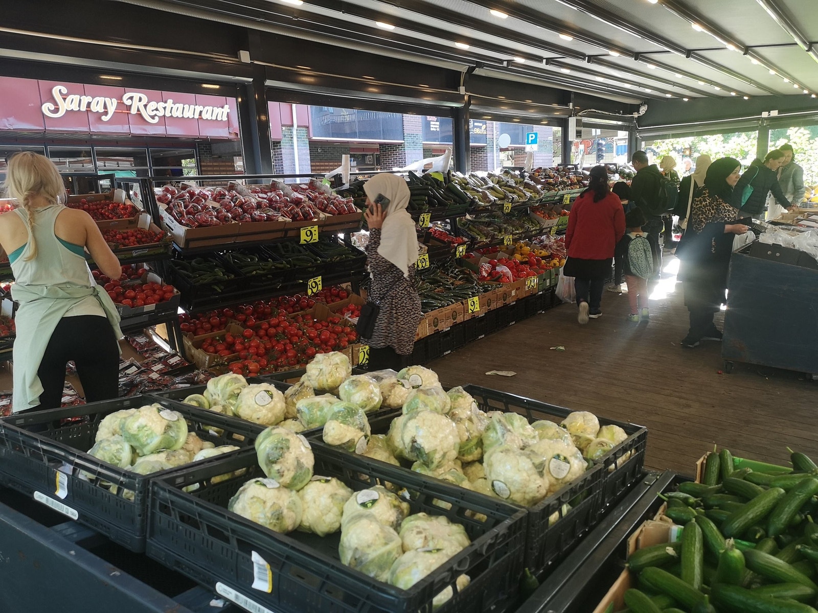 Innvandrerbutikk i gata Grønland. Galleribilde