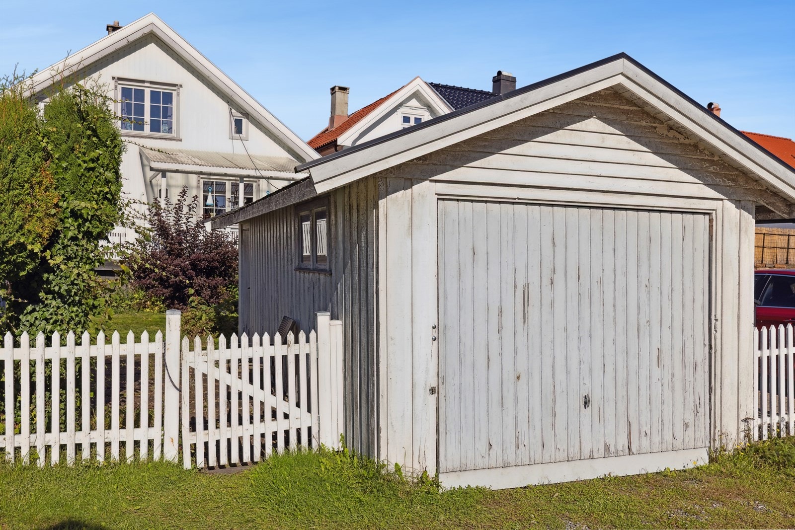 Garasje oppført ca 1985 med plass til en bil. Galleribilde