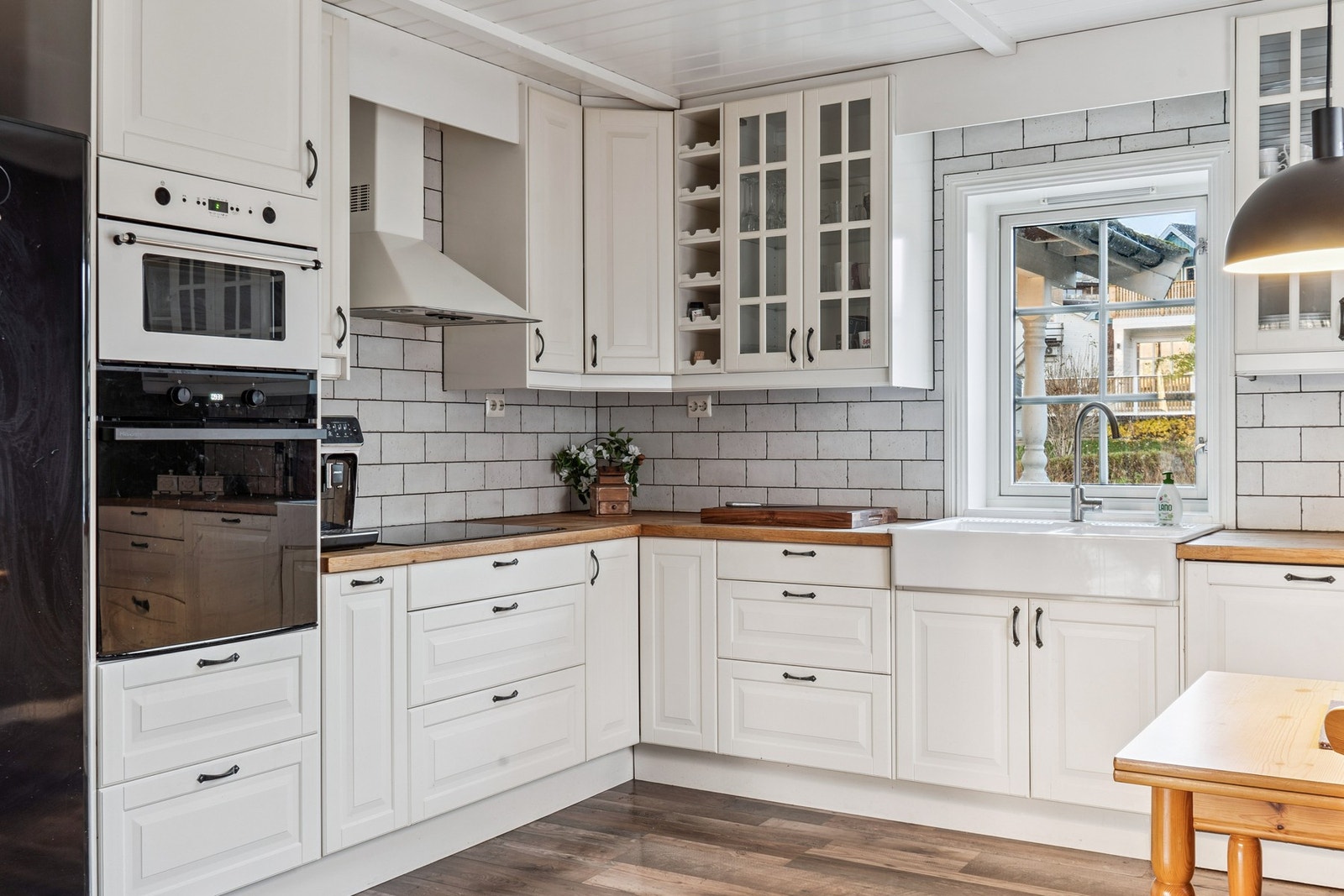 Integrert koketopp med induksjon og stekeovn fra ca. 2024. Galleribilde