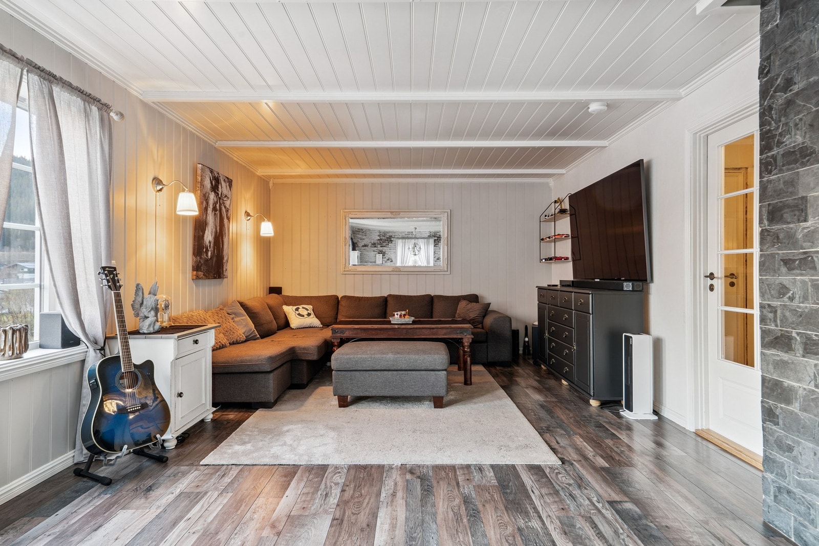 Her får du lyse og trivelige oppholdsrom, flere soverom, godt med lagringsplass og mulighet for oppgraderinger etter egne ønsker. Galleribilde