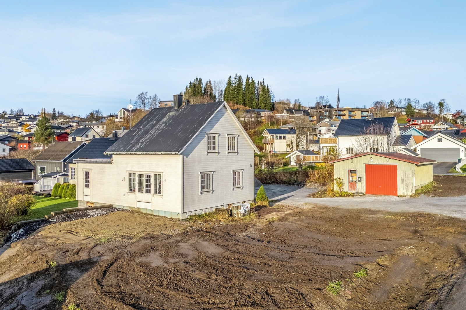 I tillegg medfølger det en garasje. Galleribilde