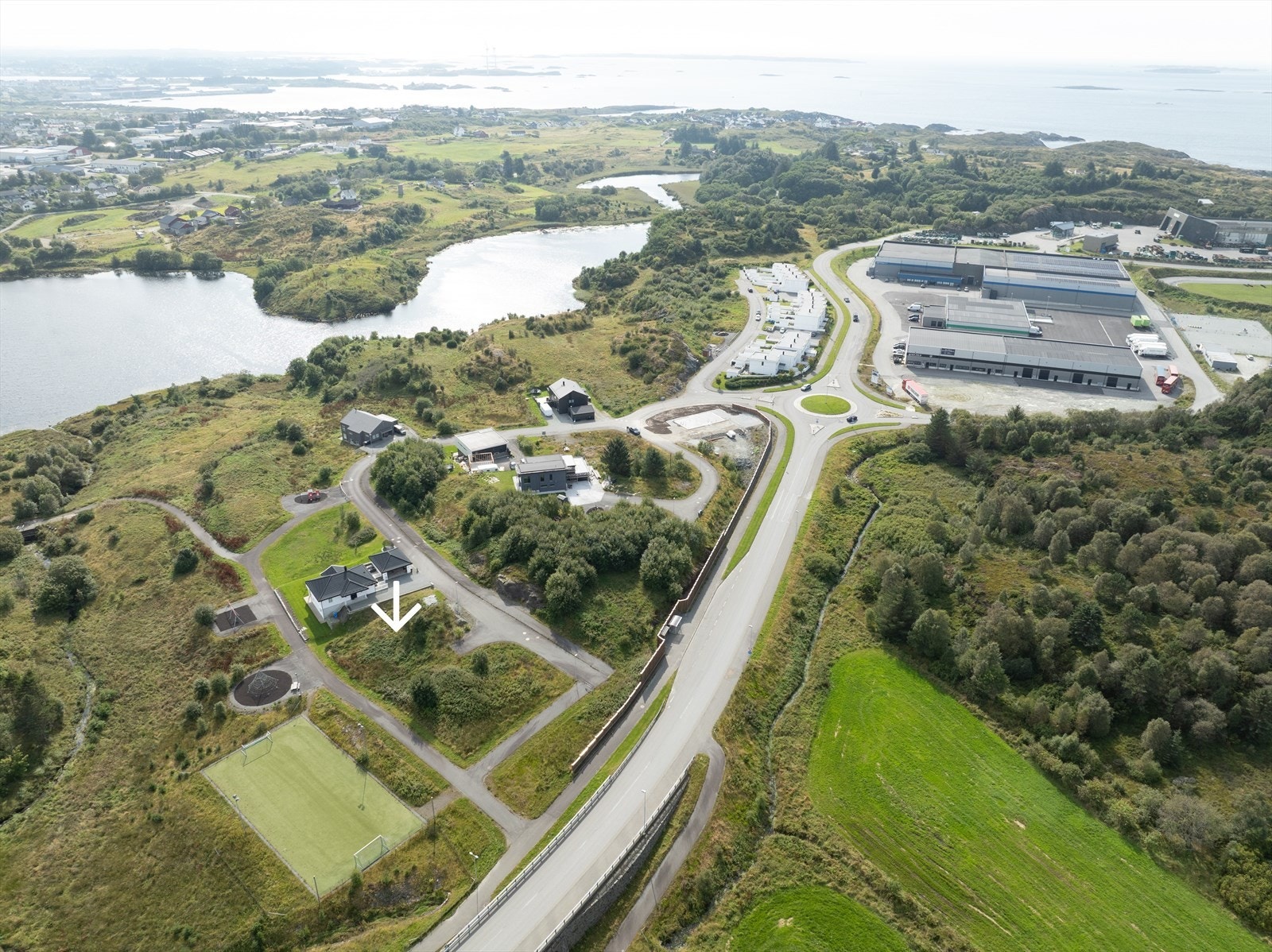 Stor boligtomt like ved Tornesvatnet Galleribilde