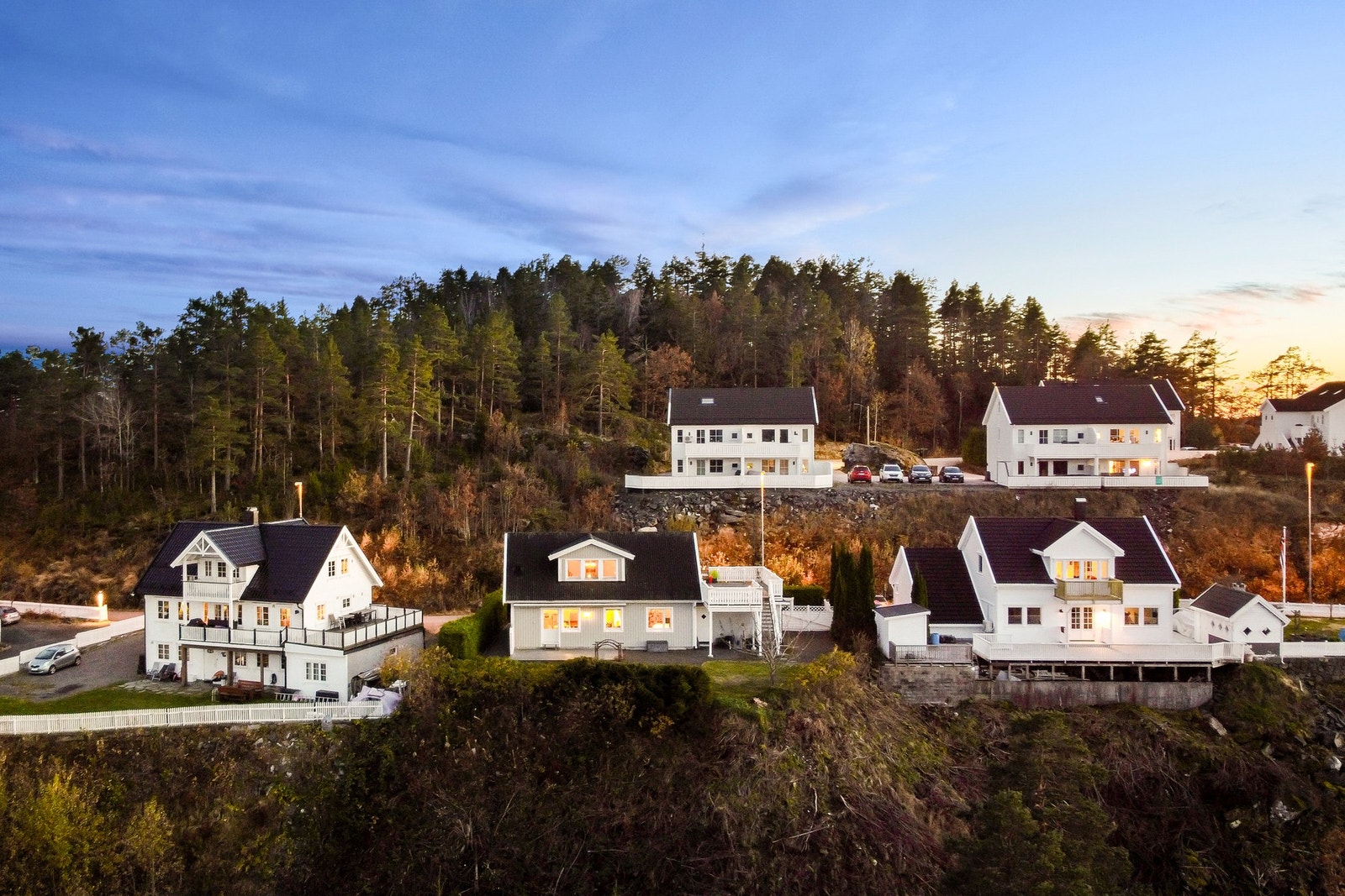 Nærområdet byr på flotte turmuligheter, blant annet til Storkollen, som gir en fantastisk utsikt over skjærgården. Galleribilde