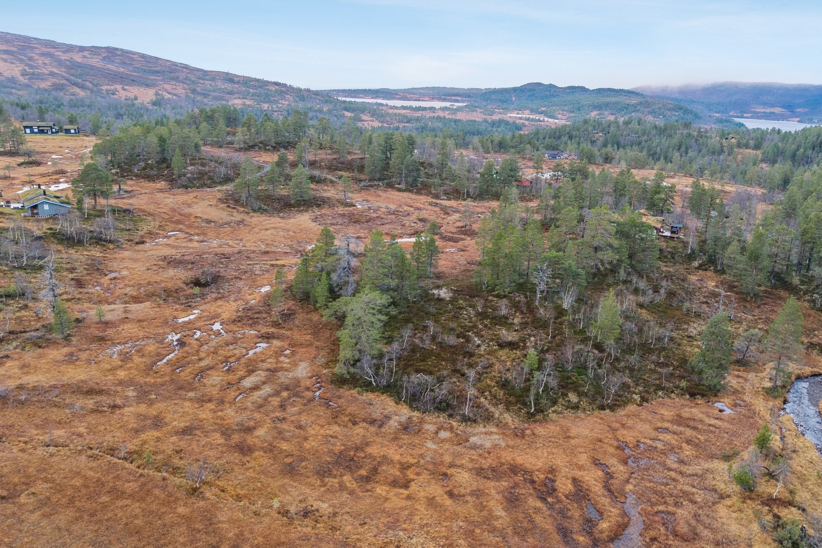 Hyttetomt i naturskjønne omgivelser Galleribilde