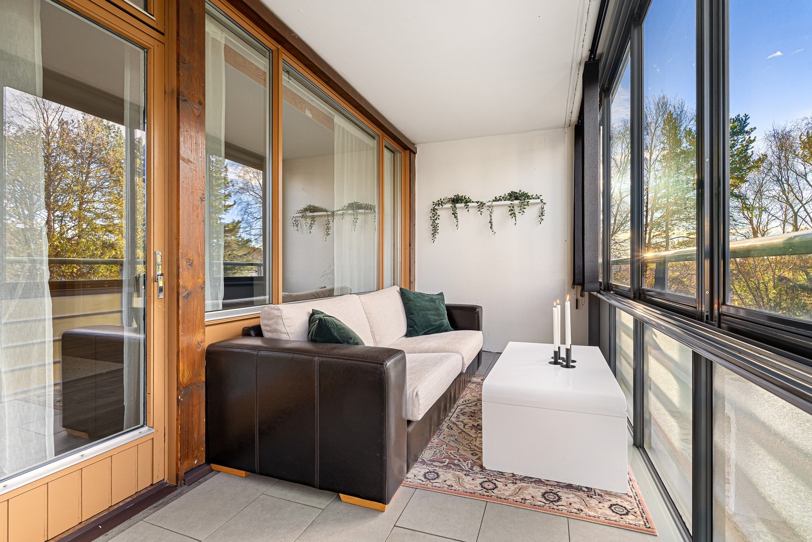 Balkongen er på hele 11 m², som gir plass til ønsket utemøbler. Galleribilde