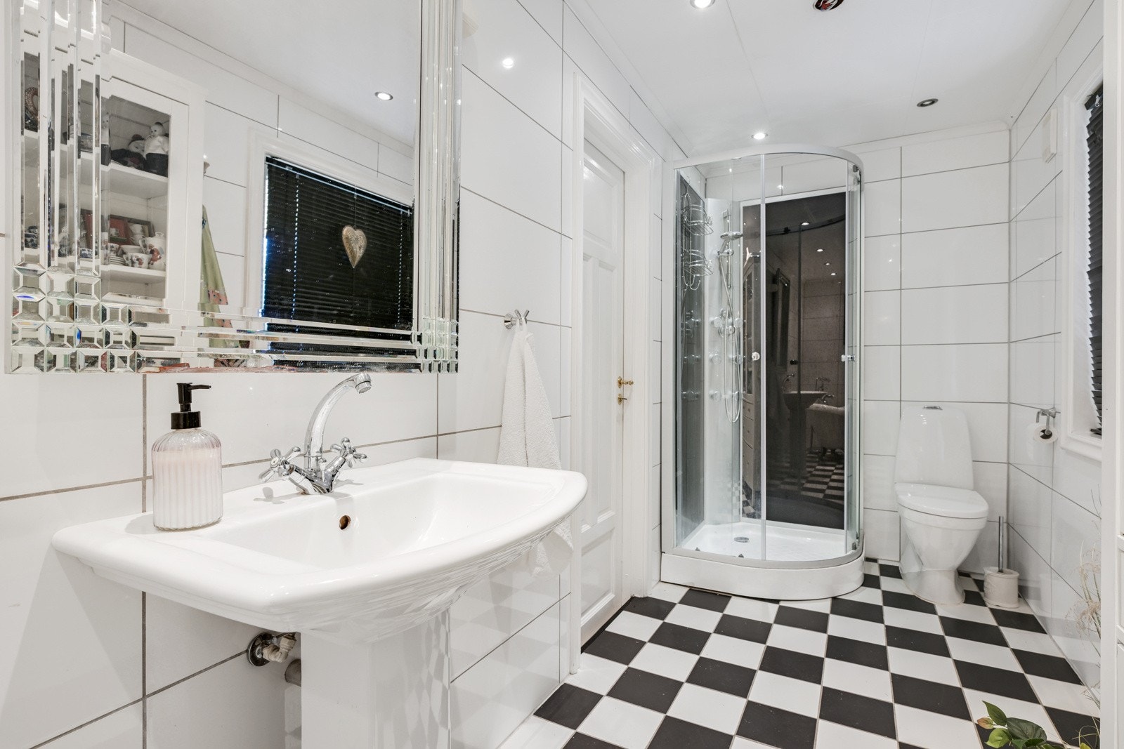 Bad nr. 2 ligger i motsatt ende av huset Galleribilde