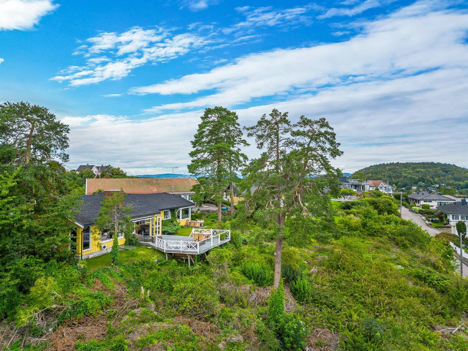 Her ser vi nedre del av den store tomten som har eget bnr Galleribilde