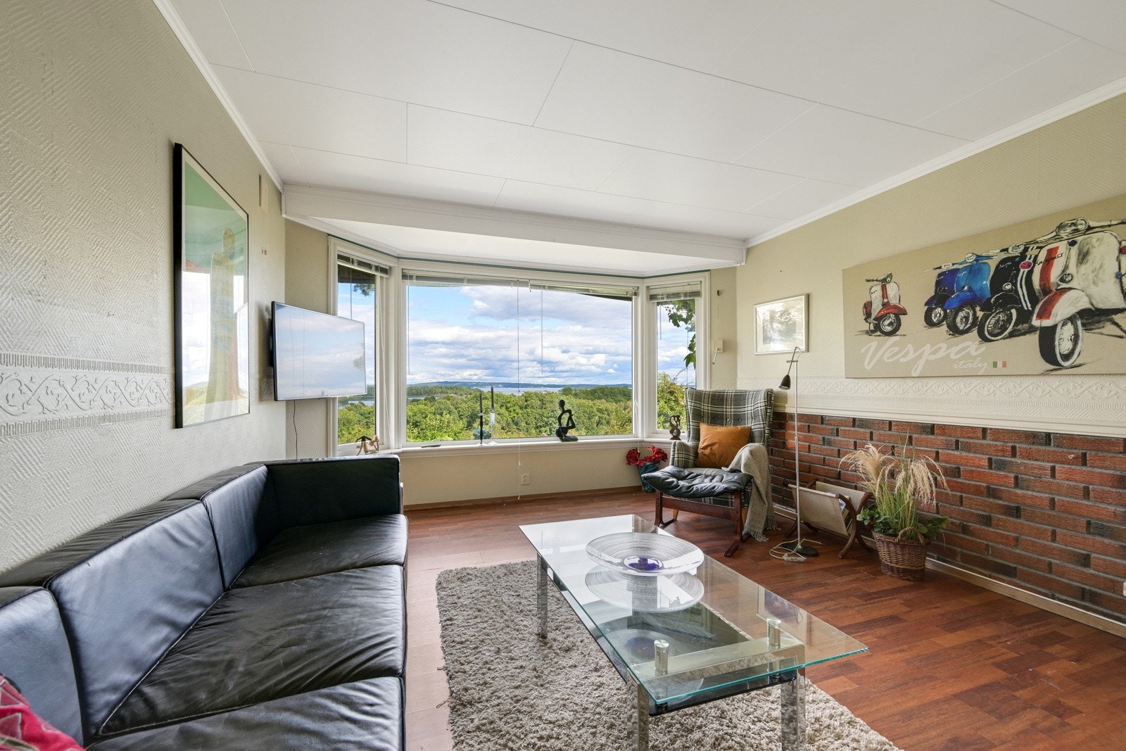 Dette er en tilbaktrukket stue - passer også fint som ungdomsavdeling Galleribilde