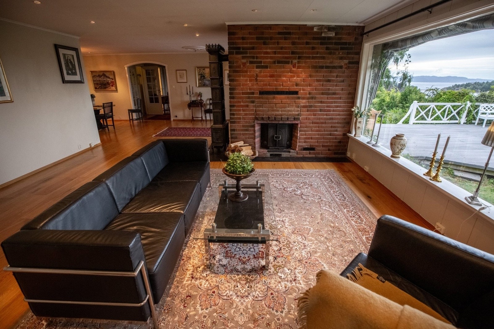 Her ser vi fra stua og mot entreen Galleribilde