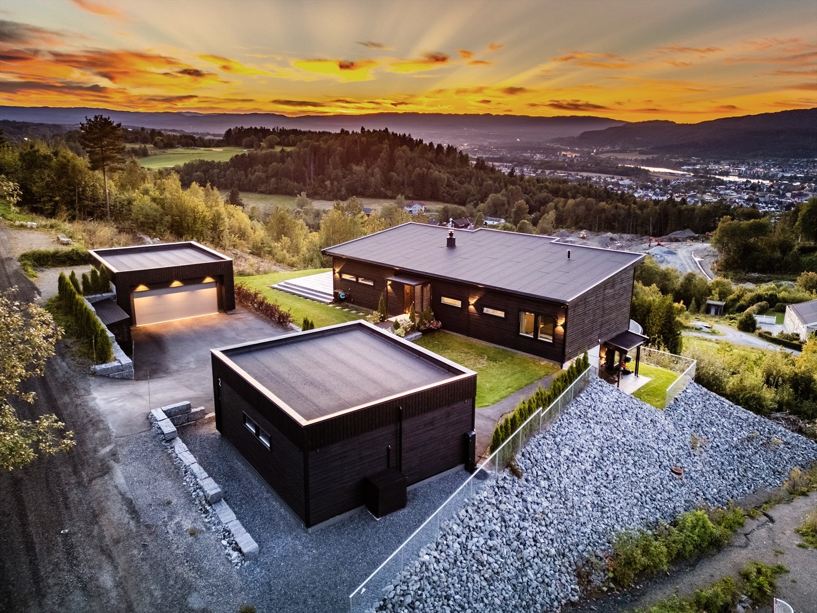 Meget påkostet og tidsriktig innredet enebolig med svært høy standard Galleribilde