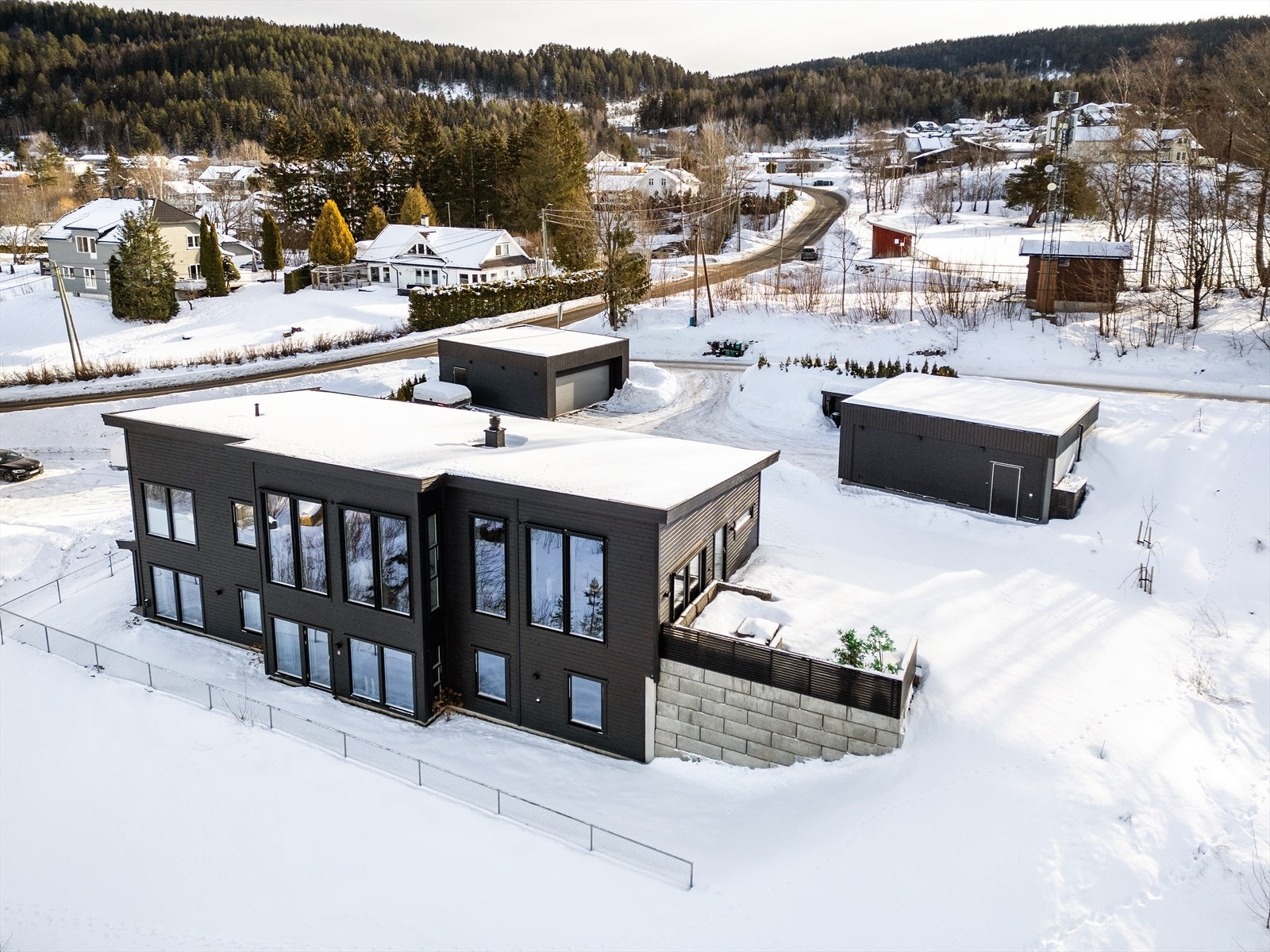 Velkommen til Damveien 2, meget flott villa over 2 etasjer og utleieleilighet Galleribilde