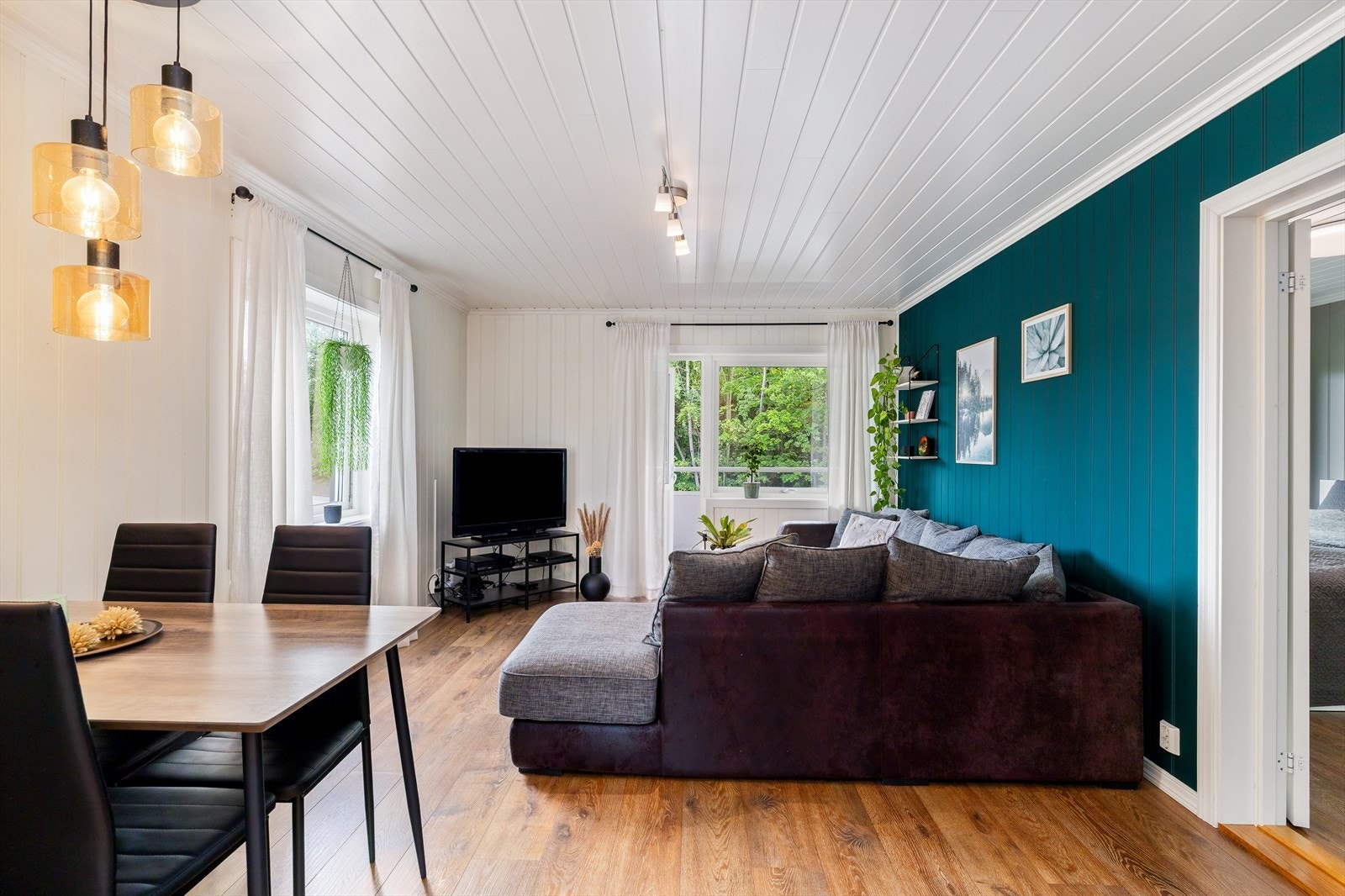 Gulvene er pene og slitesterke, og bidrar til det helhetlige, moderne uttrykket. Galleribilde