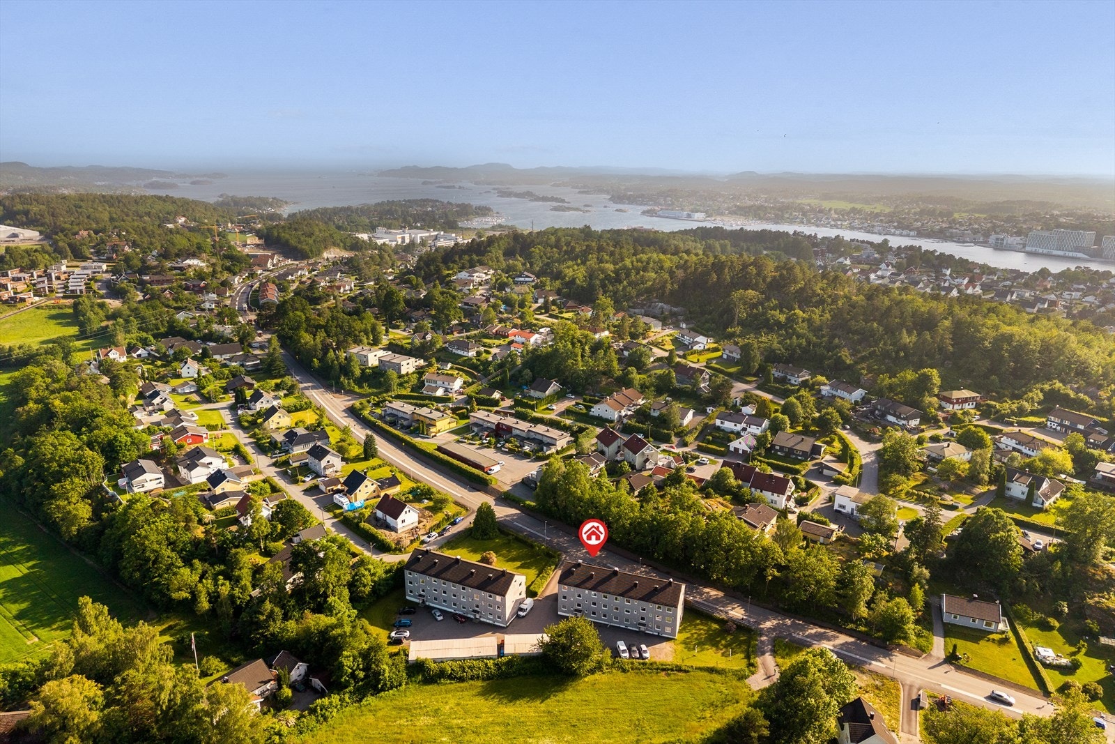 I tillegg finnes det flotte turområder i nærheten, med kyststi som slynger seg gjennom naturskjønne omgivelser og byr på både rekreasjon og utsikt. Galleribilde