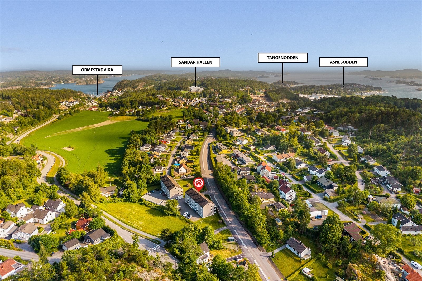 Sentralt og attraktivt beliggende i barnevennlige omgivelser - nær sjø, natur og sentrum. Galleribilde