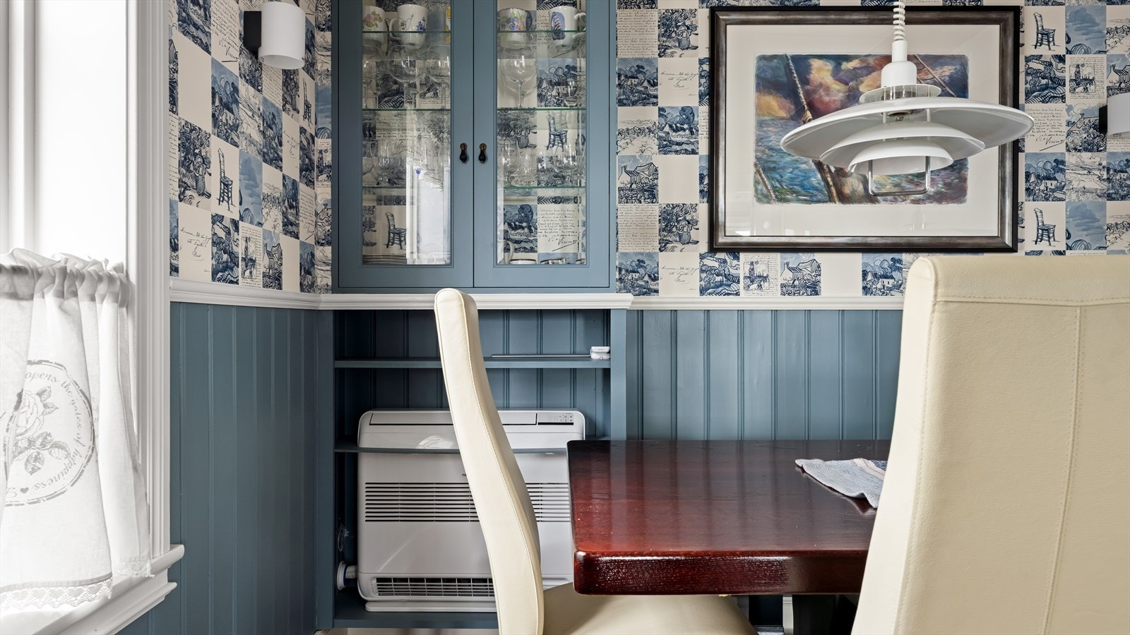 På kjøkkenet er det montert varmepumpe i 2024 Galleribilde