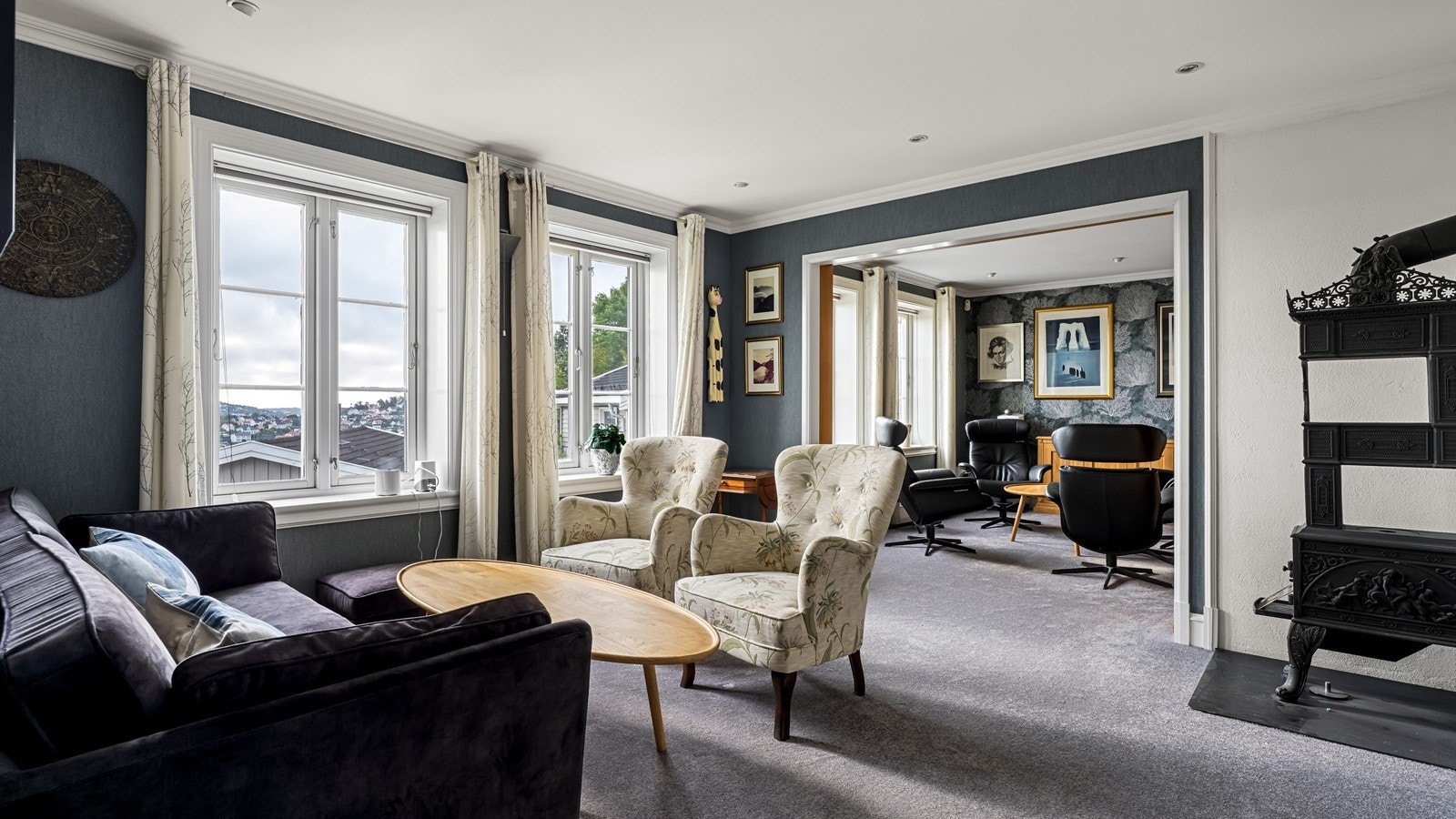 De to stuene komplimenterer hverandre og har flott utsikt Galleribilde