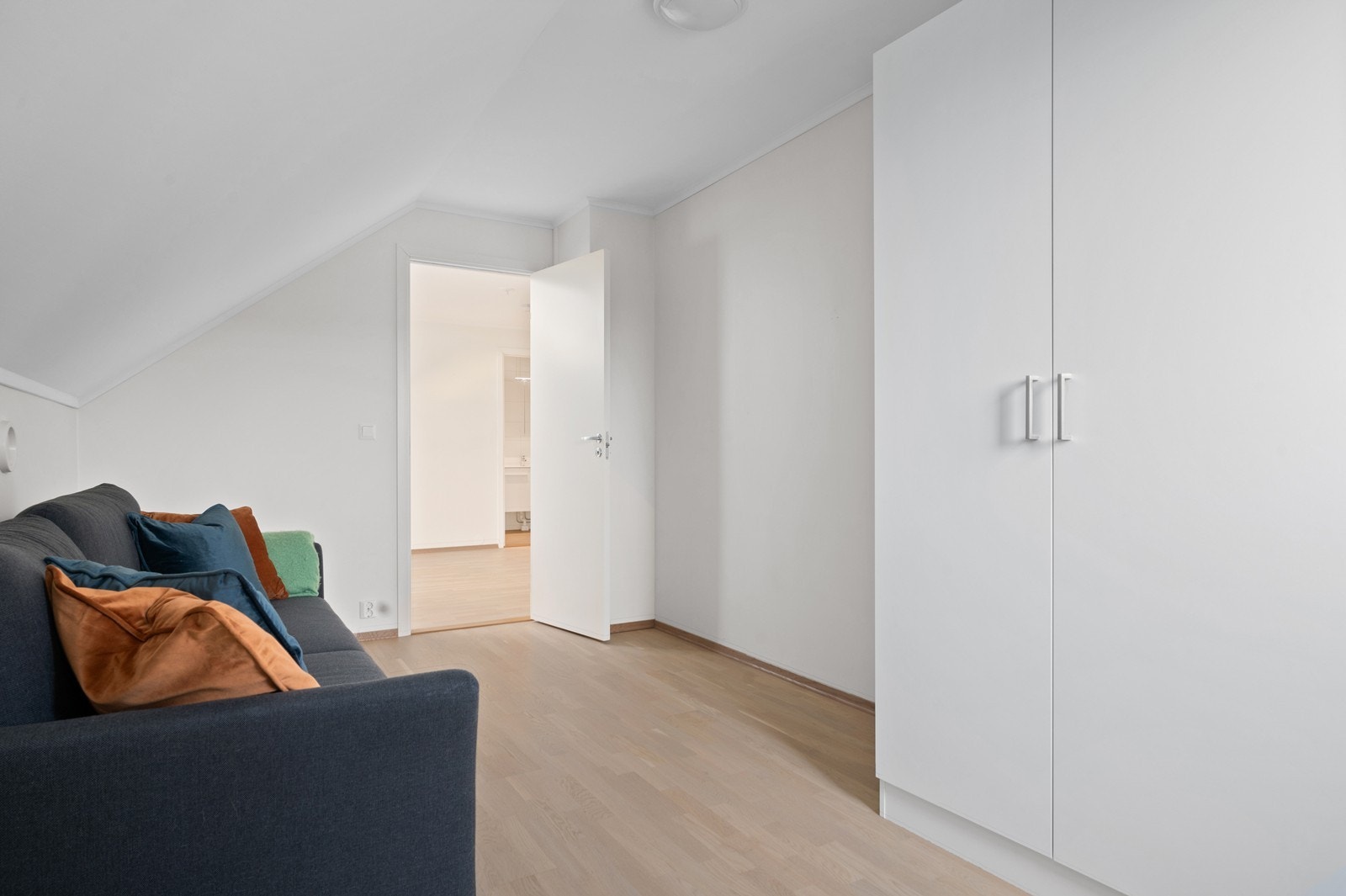 Egner seg godt både som soverom og arbeidsrom, alt etter egne behov og ønsker Galleribilde