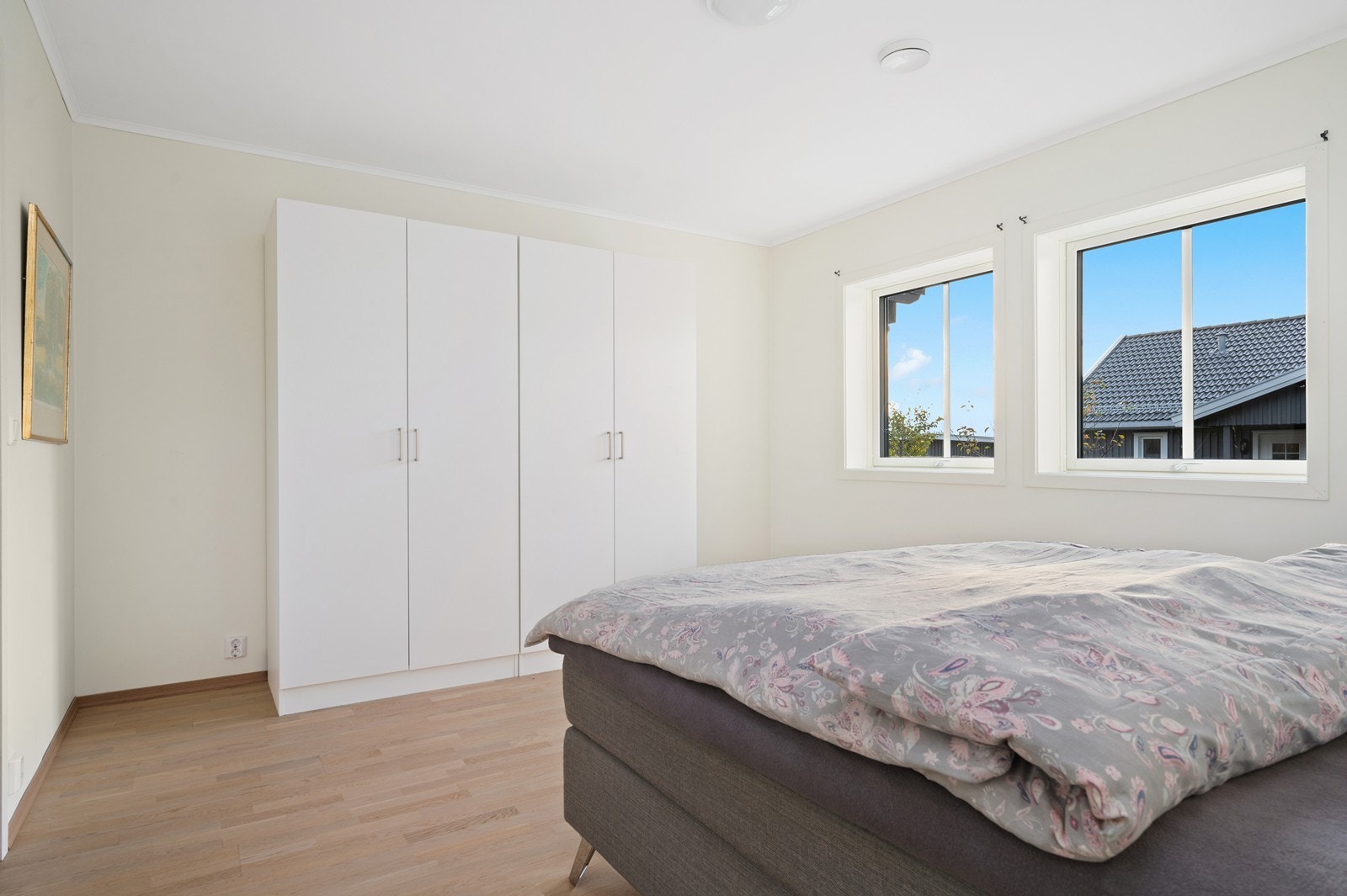 Her er det god plass til garderobeløsning og øvrig møblering Galleribilde