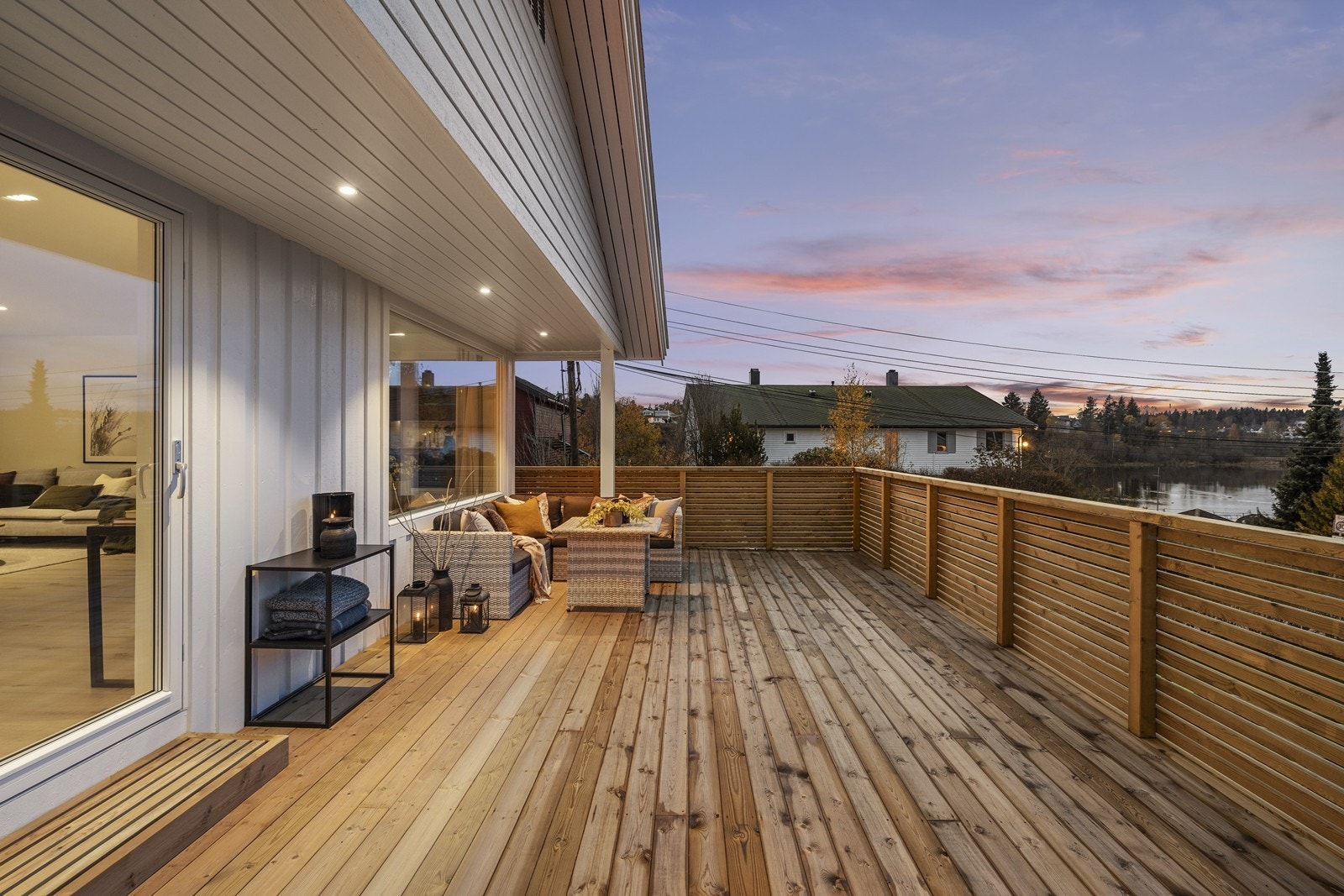 - Kveldsstemning på terrasse - Galleribilde