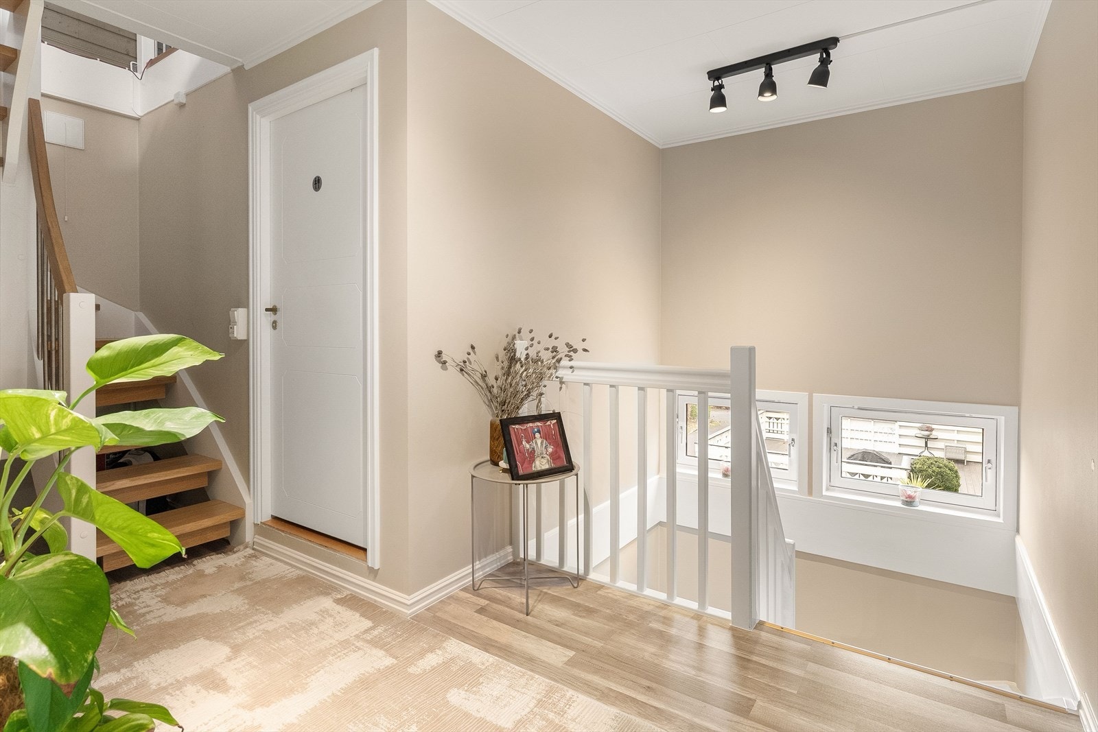 Trappegangen i andre etasje, bestående av bad og 3 soverom. Galleribilde