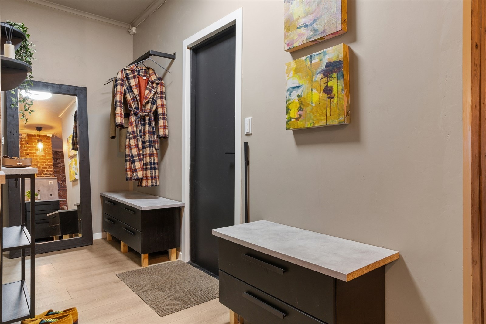 Entrè med lagring og plass til både sko og diverse yttertøy. Galleribilde
