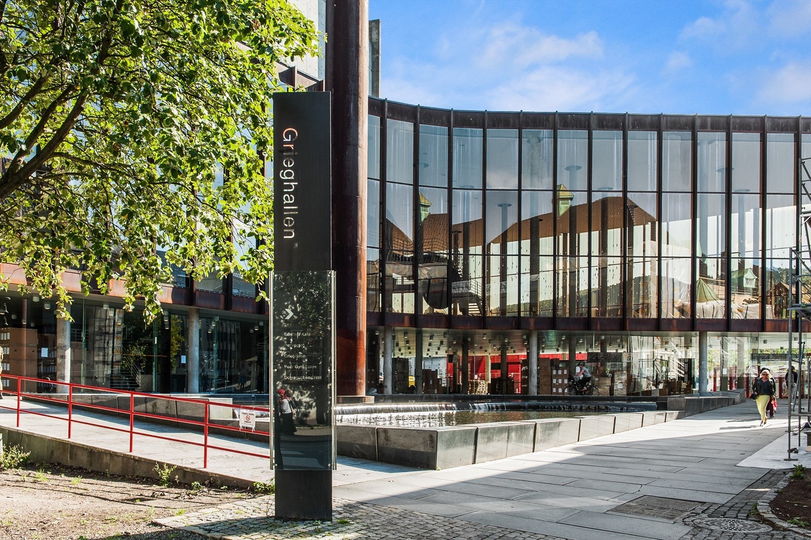 Grieghallen. Galleribilde