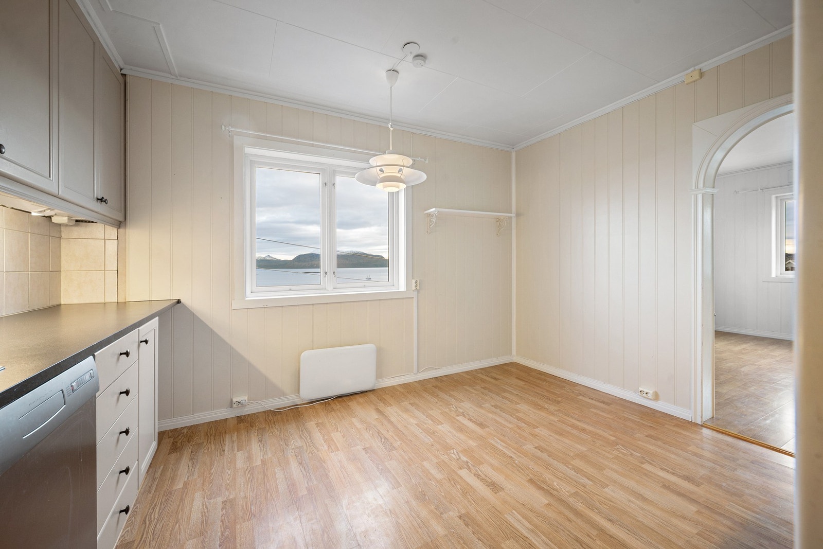 Vinduene slipper inn rikelig med dagslys Galleribilde