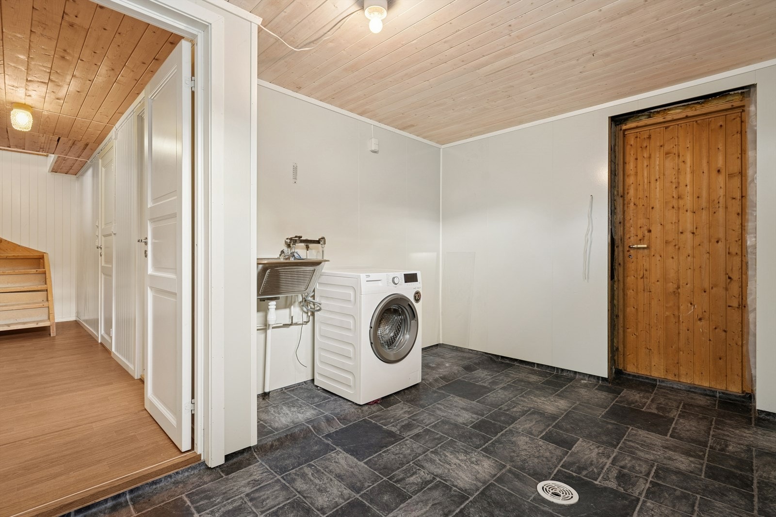 Vaskerom i underetasjen ( Ikke godkjent) Galleribilde