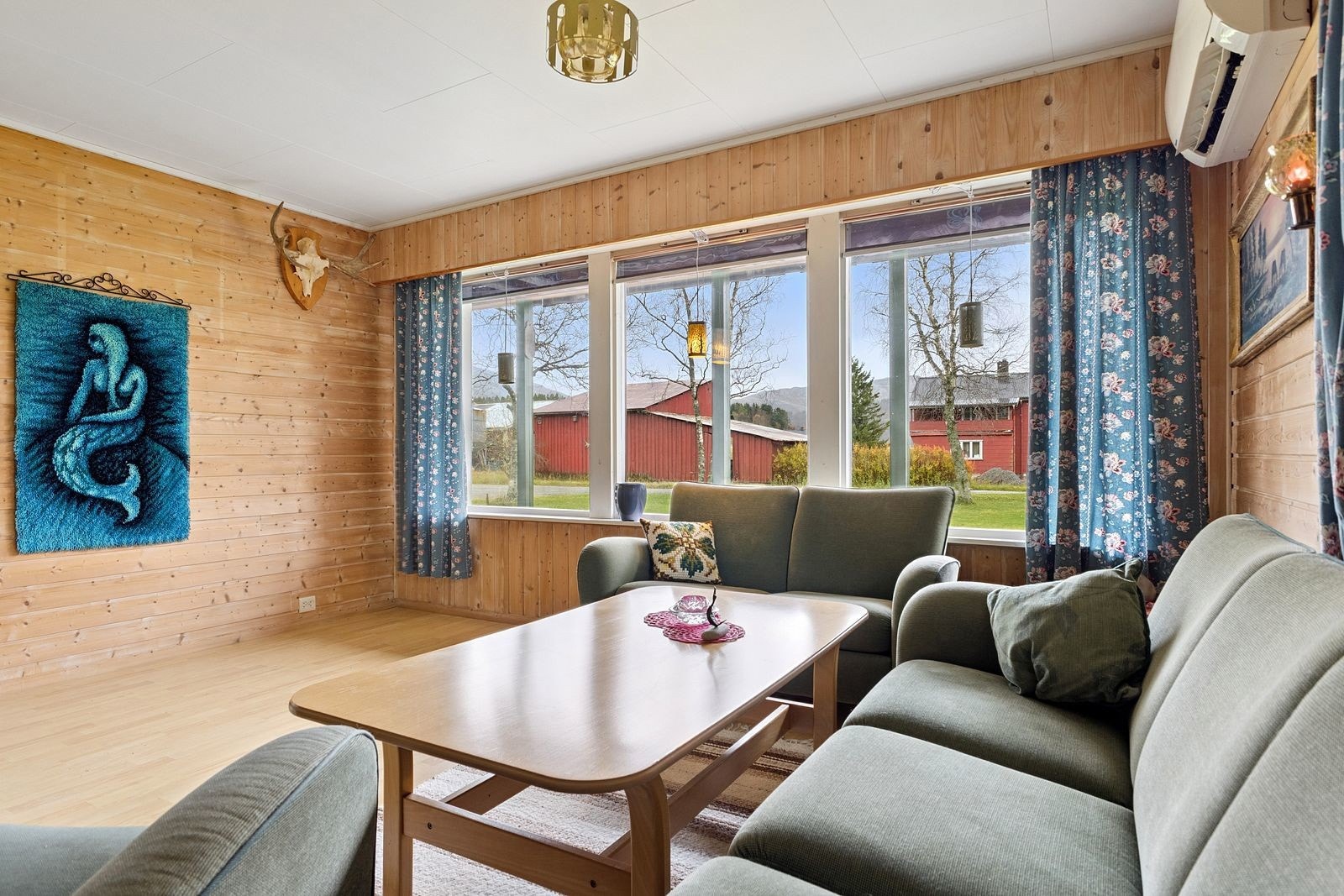 Stue - Det er montert varmepumper i begge stuene Galleribilde