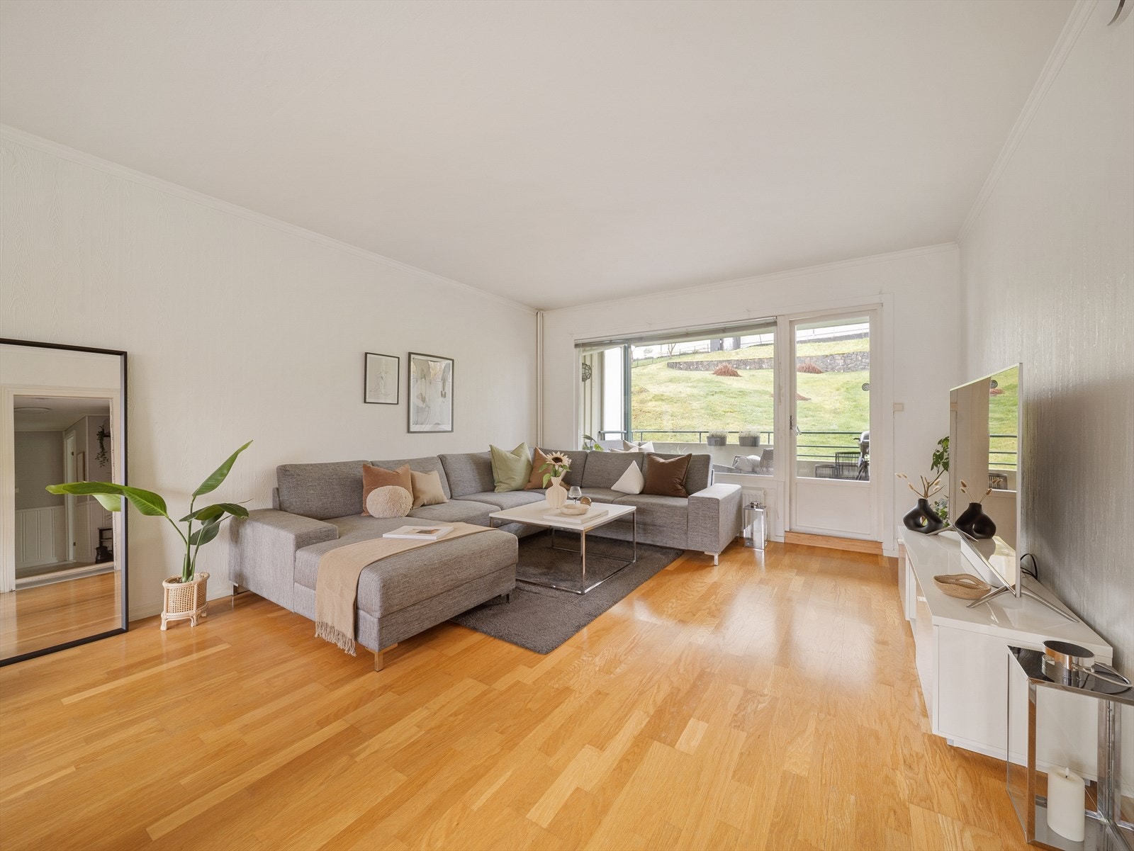 Fra stuen er det direkte utgang til en romslig balkong på ca. 10 m². Galleribilde