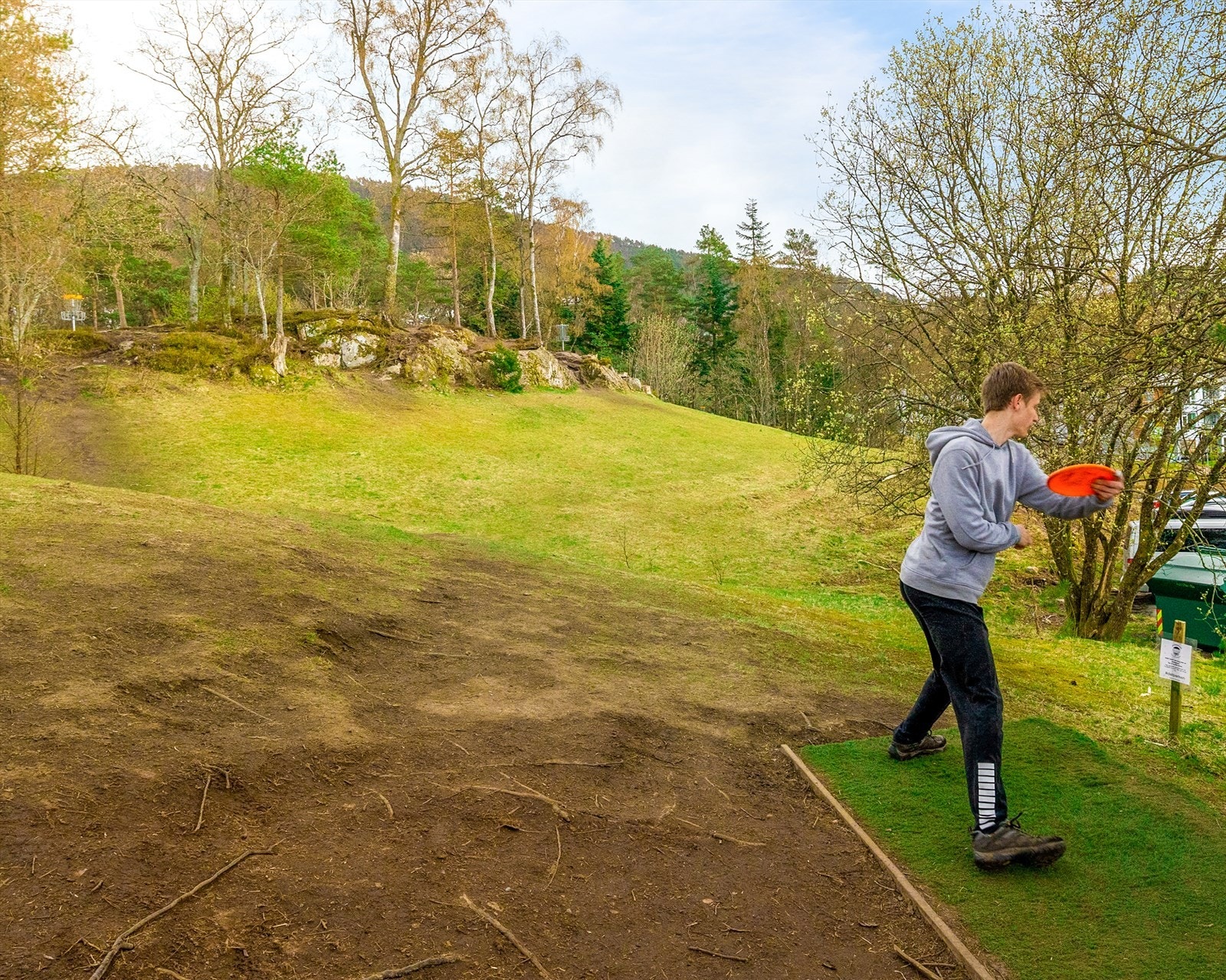 Lynghaugparken er også en perle i nærområdet, hvor du kan prøve frisbeegolf eller utforske en stor skatepark på hele 800 m², tilpasset skateboard, BMX, sparkesykler, rulleskøyter og parkour. Galleribilde