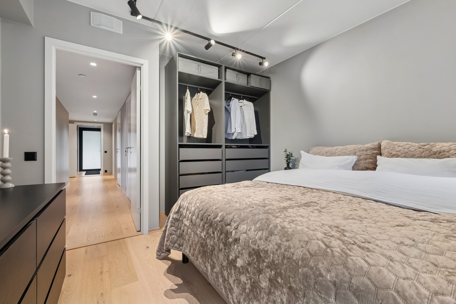 Leiligheten har to gode soverom med fine innredningsmuligheter. Galleribilde