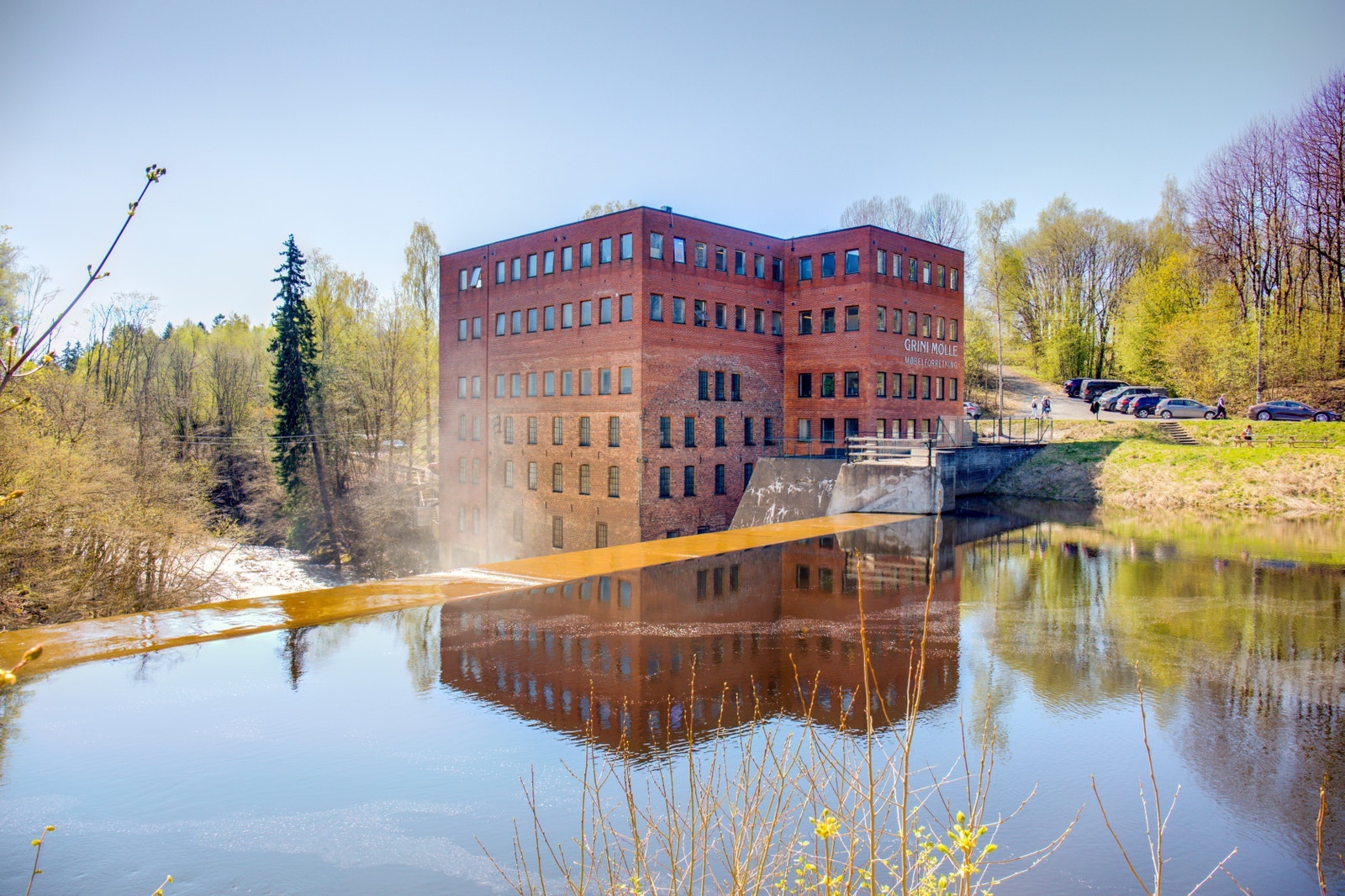 Grini Mølle ligger 5 min unna T-banestoppet Ekraveien! Galleribilde