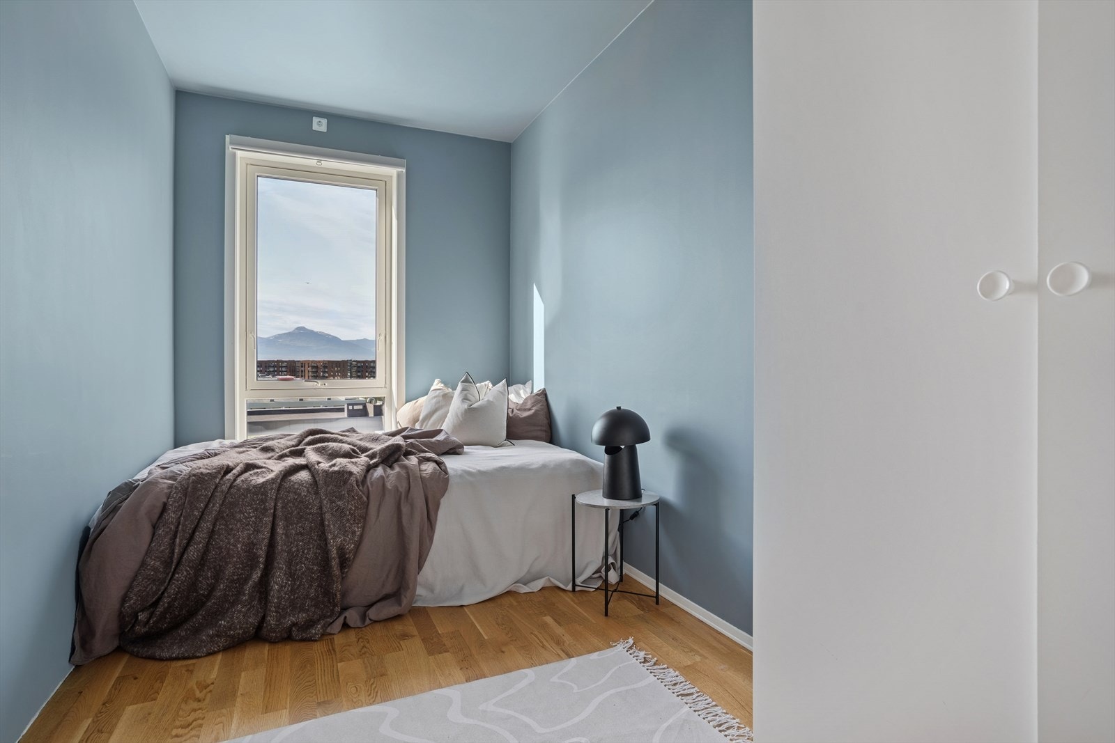 Soverom 3, mot sør. Galleribilde