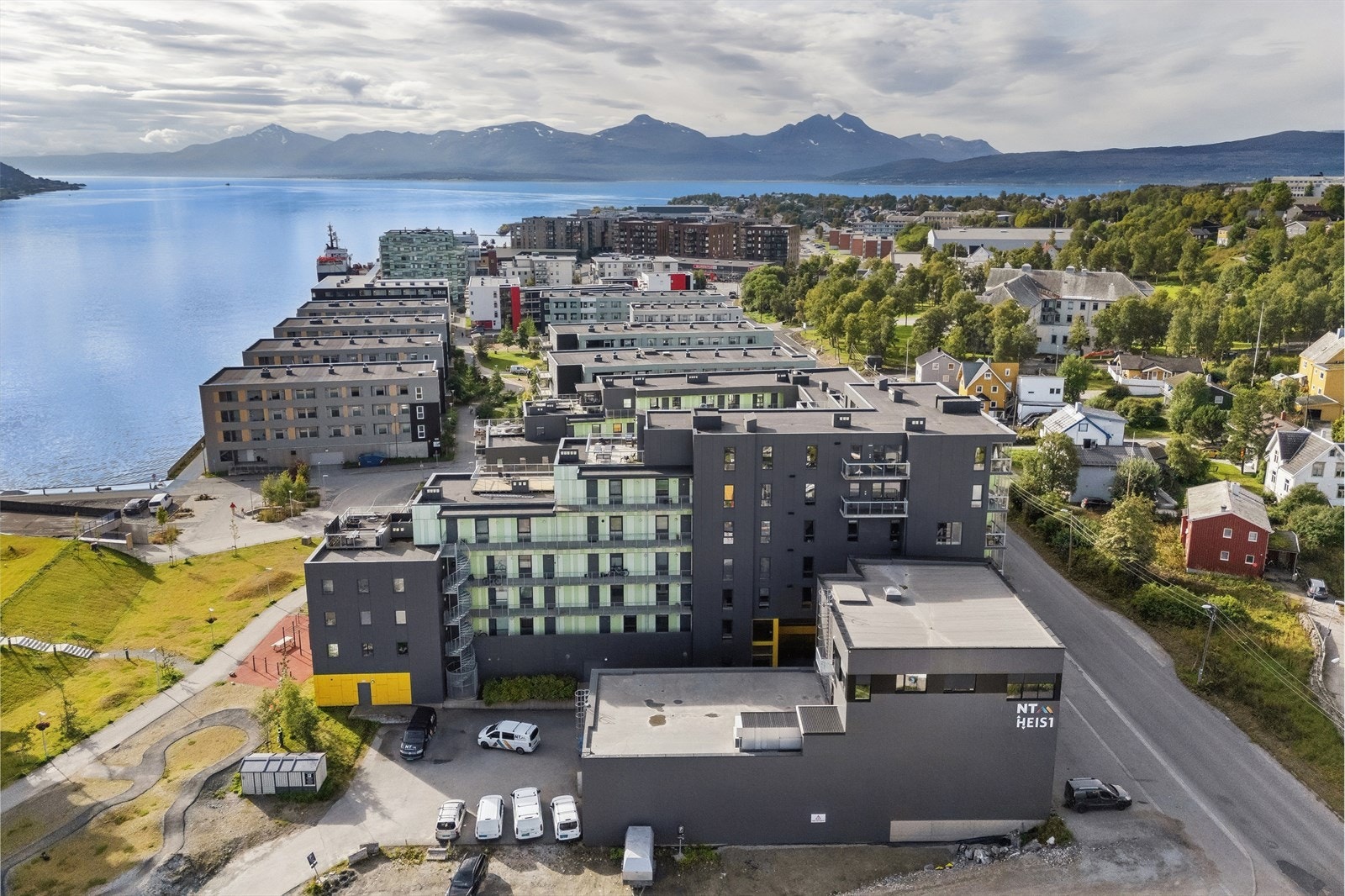 En privat og skjermet plassering, øverst i blokken. Galleribilde